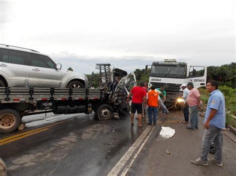 G1 Acidente Entre Caminhões Deixa Três Feridos Na Br 153 No Tocantins