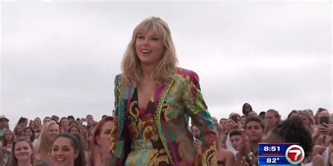 Taylor Swift surprises some of her fans with money donations - WSVN ...