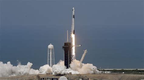 SpaceX’s history-making Falcon 9 booster is back – BGR