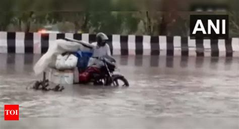 Heavy Rain Lashes Delhi Ncr Waterlogging In Many Areas Delhi News Times Of India