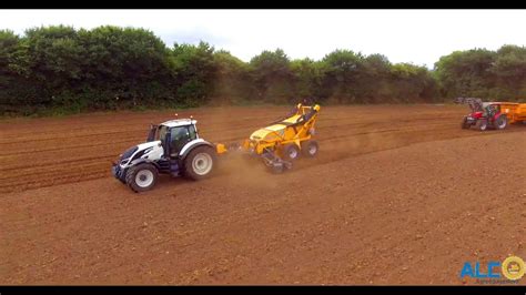 Ramassage De Caillou I Valtra T174 Smarttouch Ramasseuse à Caillou Elho 550 I Earl De Kermezou