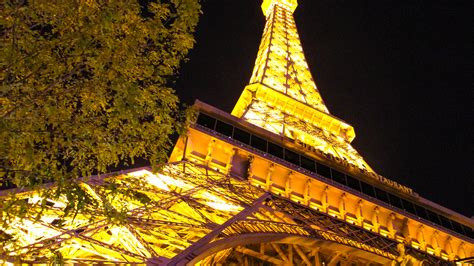 Ce jeudi soir la tour Eiffel sera illuminée aux couleurs de lUkraine