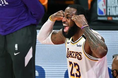 Nba Lebron James Pens Contract Extension With The Los Angeles Lakers