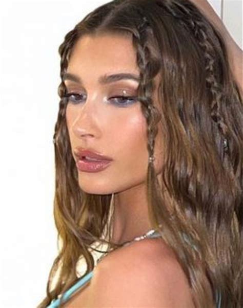 Hailey Bieber Hair And Makeup Braided Hairstyles Wavy Hair Simple