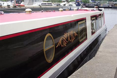 Narrowboat Paint Techniques | A Professional Paint Job Or DIY Narrow ...