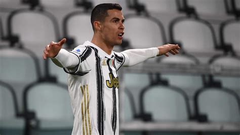 Serie A Results Scores Juventus Vs Crotone Cristiano Ronaldo Double