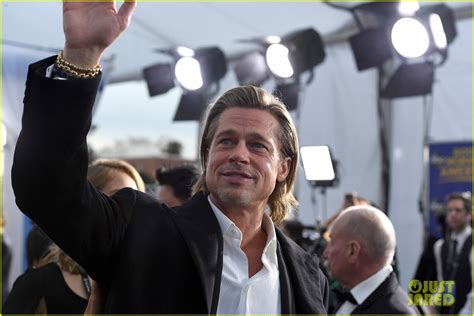 Brad Pitt Jokes About His Tinder Profile During SAG Awards 2020 ...