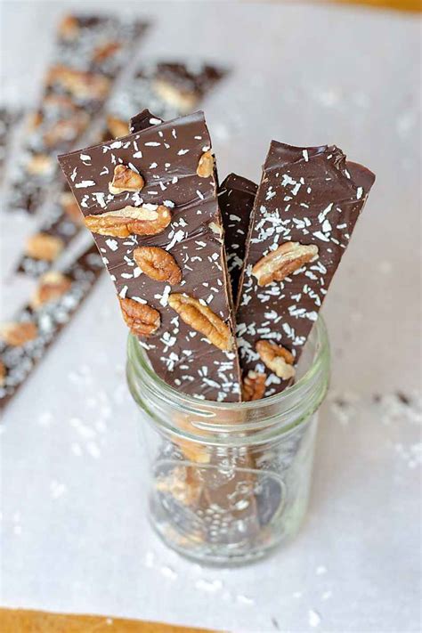 Easy Chocolate Bark Recipe (Paleo, Vegan, Keto) - Cook Eat Well