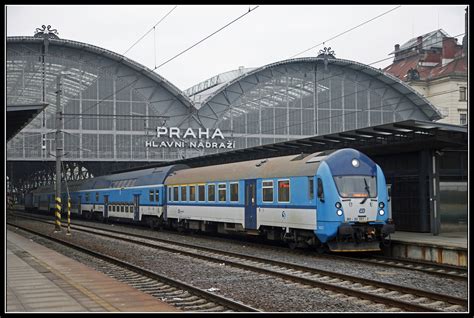 Bahnhof Praha Hl N Prag Fotos Bahnbilder De