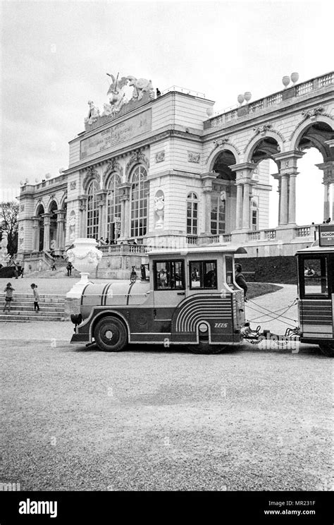 Vienna schönbrunner gardens hi-res stock photography and images - Alamy