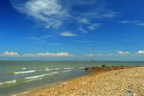 Pesona Keunikan Wisata Pantai Rongkang Di Madura Disuguhi Panorama