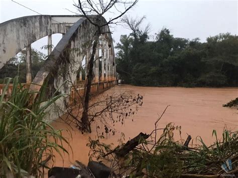 Rio Paranaíba sobe mais devagar mas continua derramando veja novas