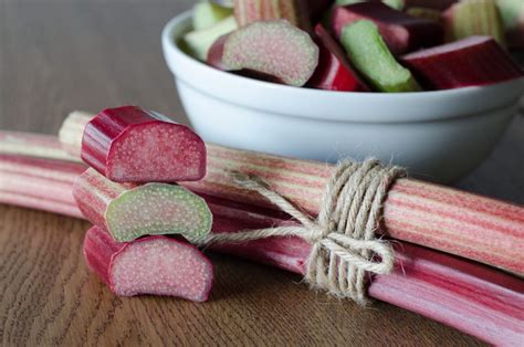 Rhubarb Varieties Different Types Of Rhubarb Plantura