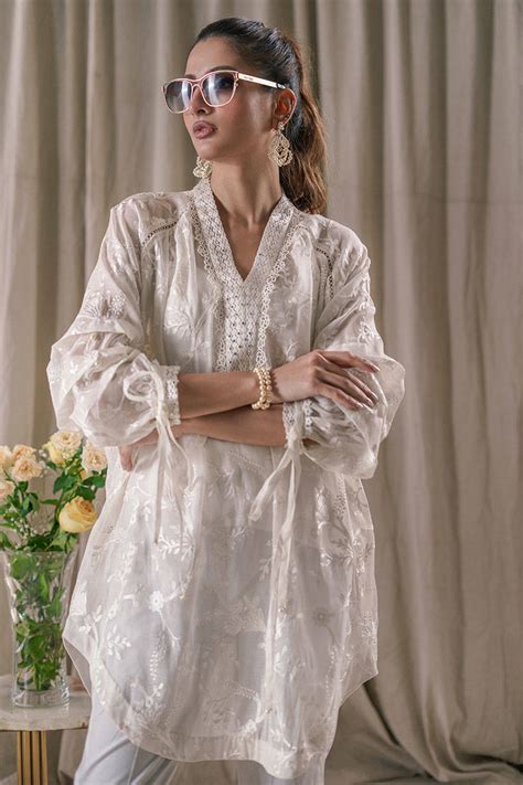 white bubble farida hasan