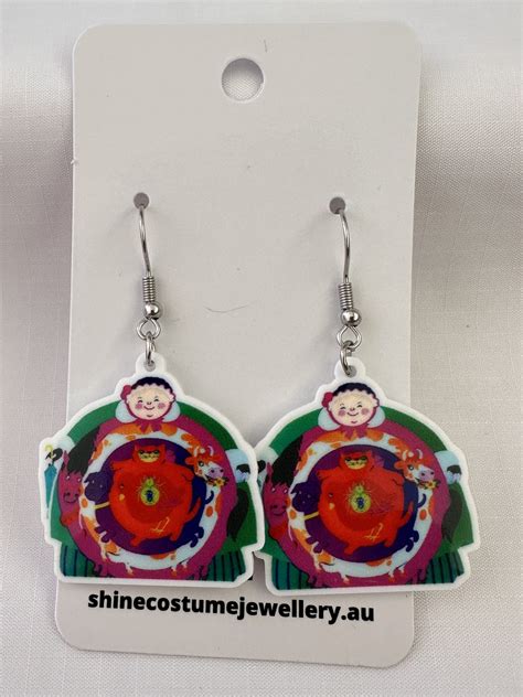 BOOK THERE WAS AN OLD WOMAN WHO SWALLOWED A FLY - Shine Costume Jewellery