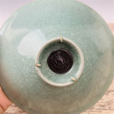 Antique Song Dynasty Porcelain Ru Kiln Cyan Glaze Ice Crack Hollow