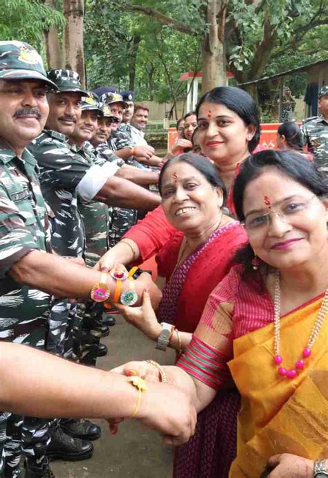 Raksha Bandhan देशभर में रक्षाबंधन का उल्लास स्कूली बच्चों ने Bsf