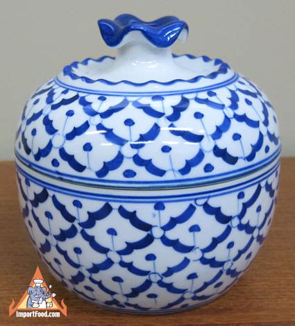 Ceramic, bowl with dome lid :: ImportFood