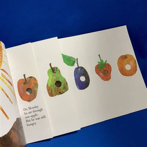 洋書絵本 はらぺこあおむし 英語 知育 英語版 The Very Hungry Caterpillar エリックカール Eric Carle