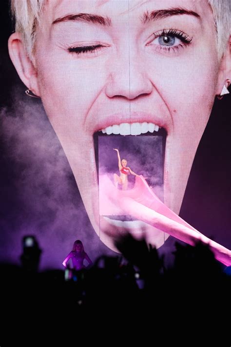 Miley Cyrus Wow Laut De Foto