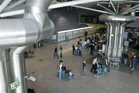 Lisboa Tr S Detidos Por Tr Fico De Droga No Aeroporto Portugal