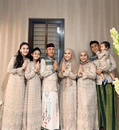 Harmonis Begini Potret Ayu Ting Ting Dan Calon Suami Di Momen Lebaran