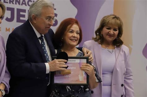 Reconoce Rocha a mujeres que han transformado a Sinaloa en el Día