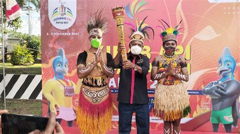 Mathius Awoitauw Api Dari Adat Untuk Perhelatan Peparnas Xvi Papua