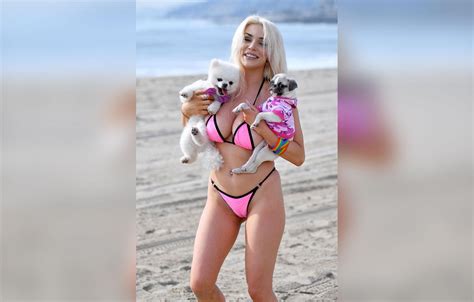 Courtney Stodden Flaunts Bikini Body After Divorce