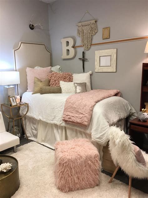 White Dorm Room Pink Dorm Rooms Dream Dorm Room Cozy Dorm Room