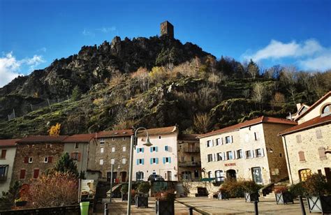 Visite De La Tour De Saint Laurent Les Bains Et L Histoire Du Village