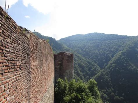 Poenari Castle, Muntenia, Romania (with Map & Photos)