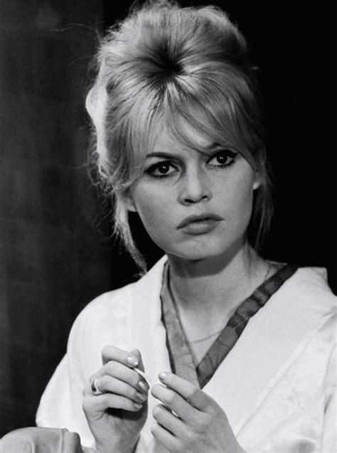 A La Edad De A Os Brigitte Bardot Luce Tan Hermosa Y Elegante Como