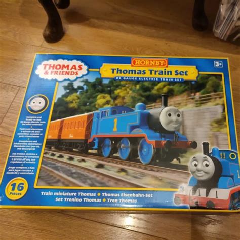 HORNBY THOMAS AND Friends Thomas train Set - 00 gauge electric train ...