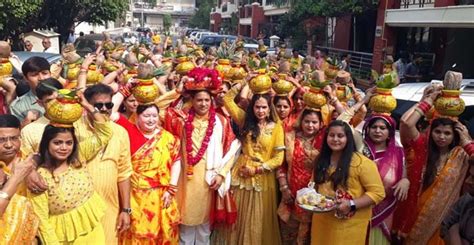 Agra News Shrimad Bhagwat Katha Started With Kalash Yatra In