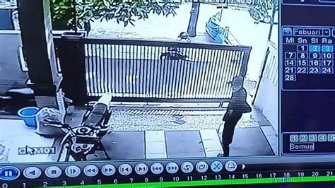 Pencurian Motor Di Garasi Rumah Di Cilincing Terekam Cctv Pelakunya