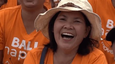 A Bali des milliers de personnes se sont réuniespour rire