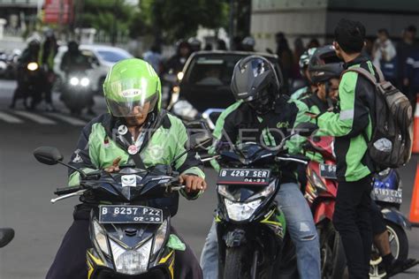 Tarif Ojek Daring Naik Antara Foto