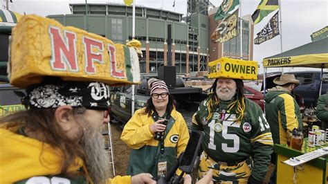 Do the Green Bay Packers have a mascot? Explaining Green Bay's unusual ...