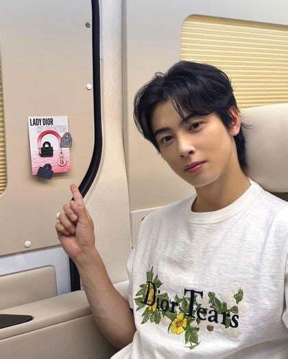 Astro S Cha Eunwoo Shocks Netizens With His Popularity Overseas Koreaboo