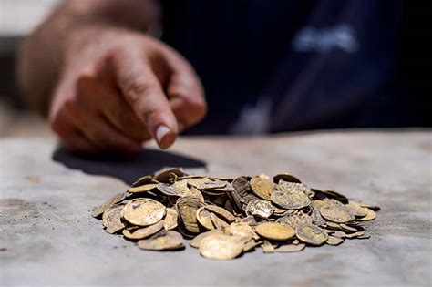 Trove Of 1 000 Year Old Gold Coins Unearthed In Israel MINING