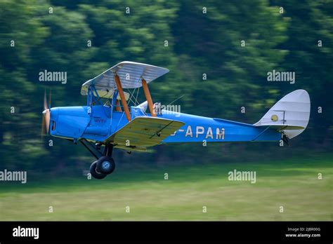 Tiger moth aircraft Stock Photo - Alamy