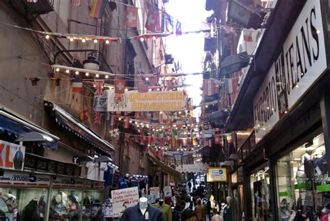 Quartieri Spagnoli A Napoli Cosa Vedere E Dove Mangiare