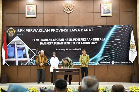 Bey Machmudin Menerima Lhp Kinerja Dan Kepatuhan Dari Bpk Jabar Cyber