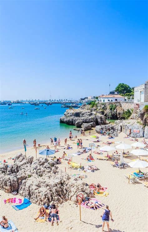 Versikt Ver Den Offentliga Stranden Av Praia Da Rainha Kascaus