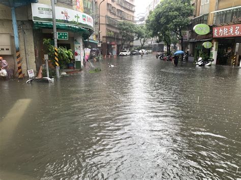 新北暴雨！永和雨彈狂炸半小時「淹到膝蓋」 樹林中山地下道急封閉｜東森新聞：新聞在哪 東森就在哪裡