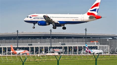 British Airways Esquiva La Huelga Tras Acordar Un Alza Salarial Con Los