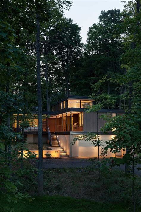 A Modern Terraced House In A Woodsy Suburban Setting Of Milwaukee