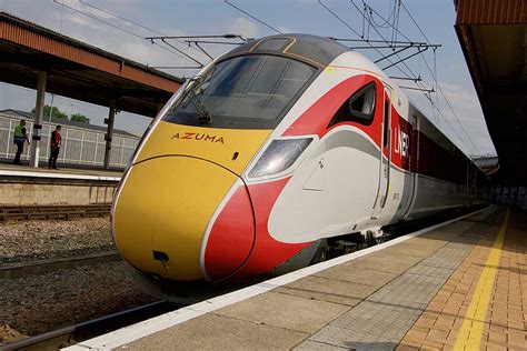 Video: Inside the new Azuma train – as it meets loco legends Mallard and Flying Scotsman - YorkMix