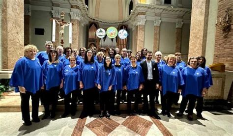 CORO FEMMINILE VANDELIA DI BARZIO APPLAUSI ALLA RASSEGNA DI VENARIA